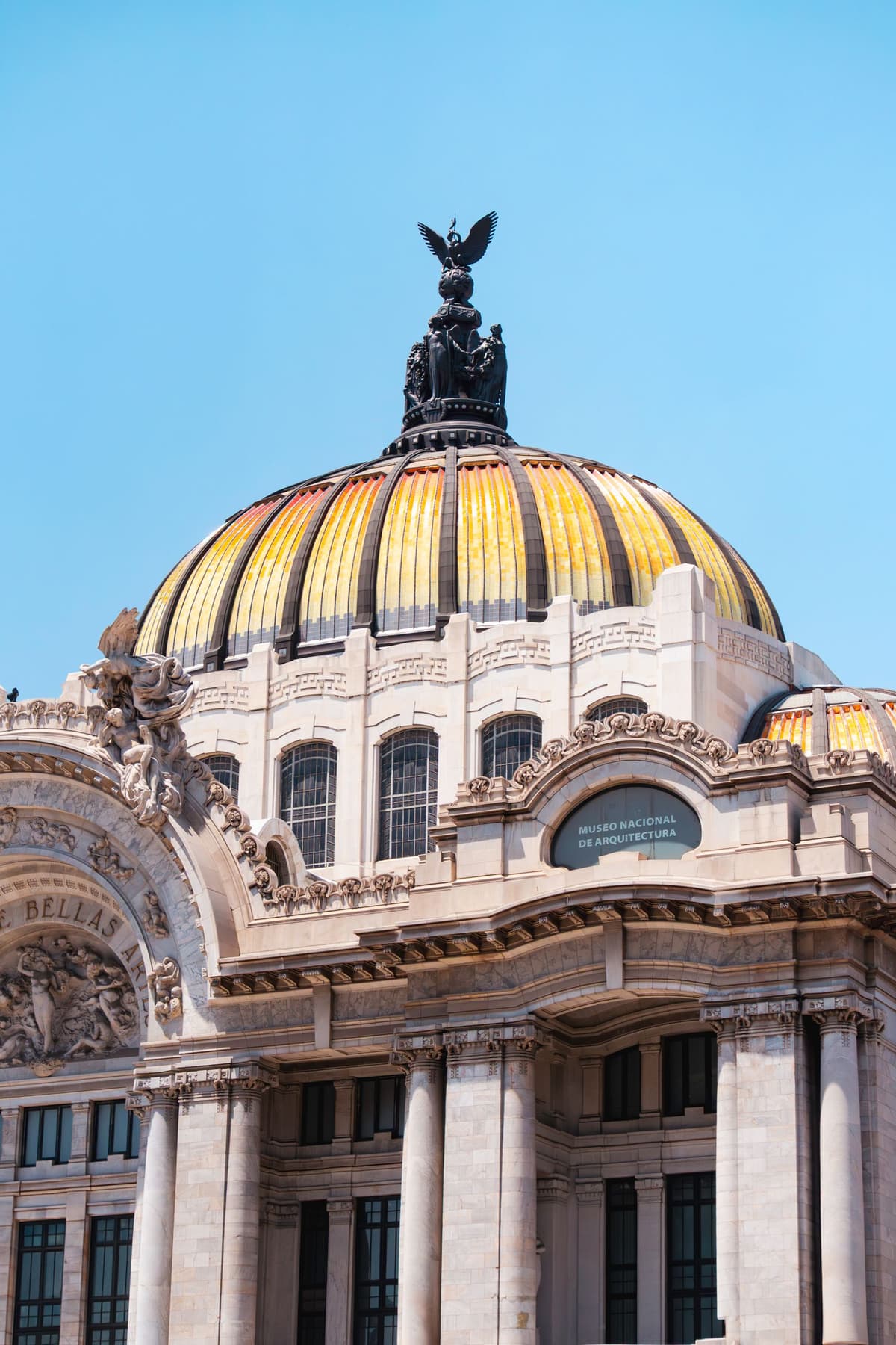 Coupole du Palacio de Bellas Artes à Mexico